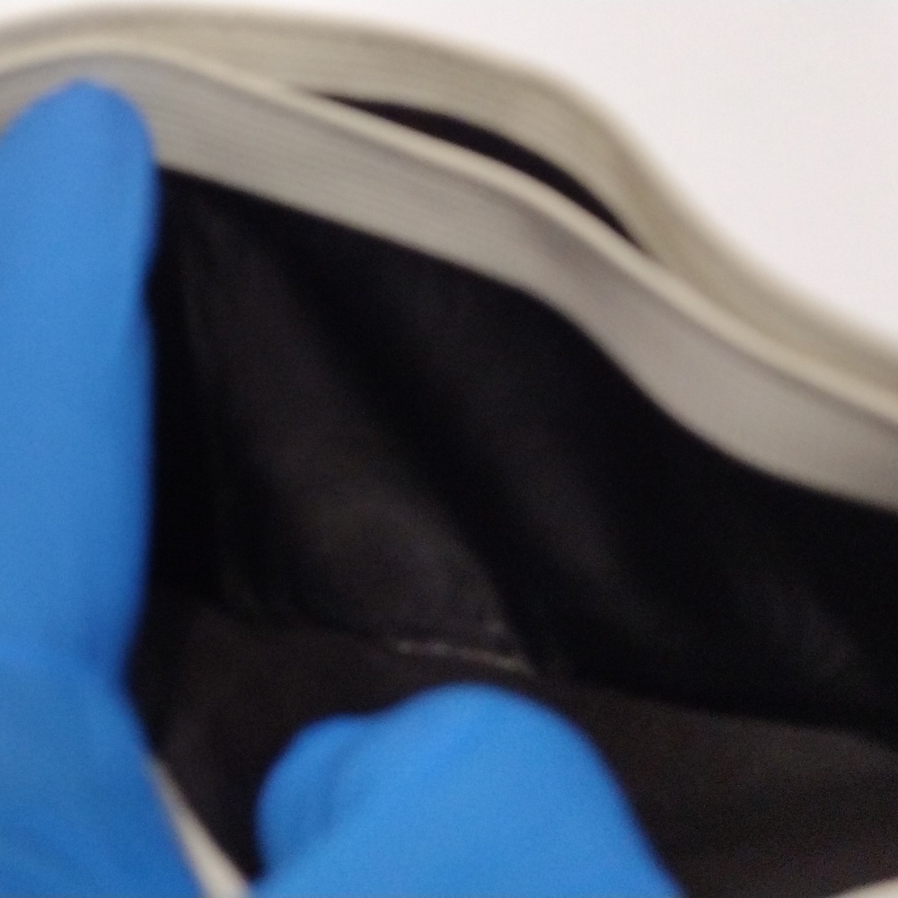 Authentic GUCCI Beige Textured Leather Wallet Silver Hardware w/ Box & Dust Bag - Picture 8 of 17